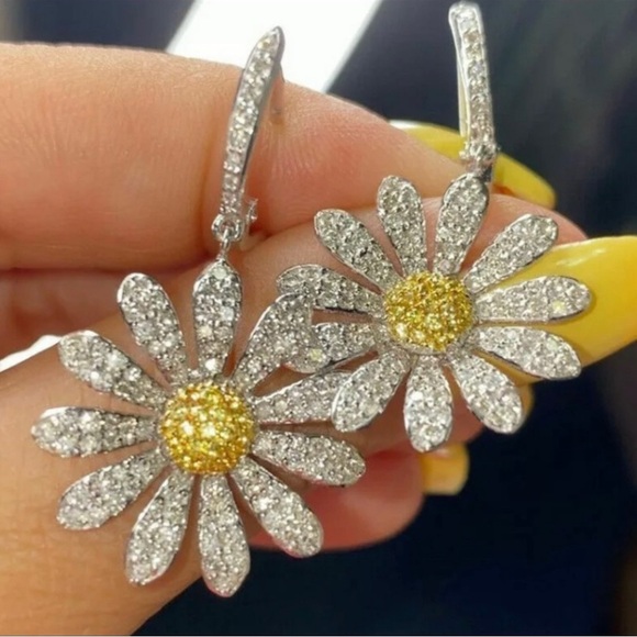 2 Elegant Gold Earrings with Crystals - Picture 4 of 8